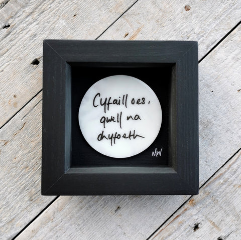 Cyfaill oes, gwell na chyfoeth