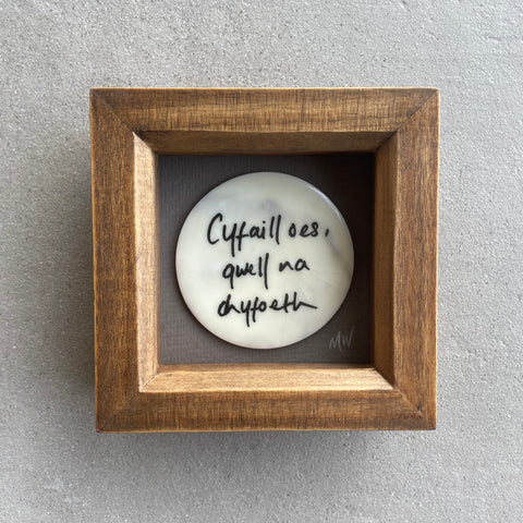 Cyfaill oes, gwell na chyfoeth