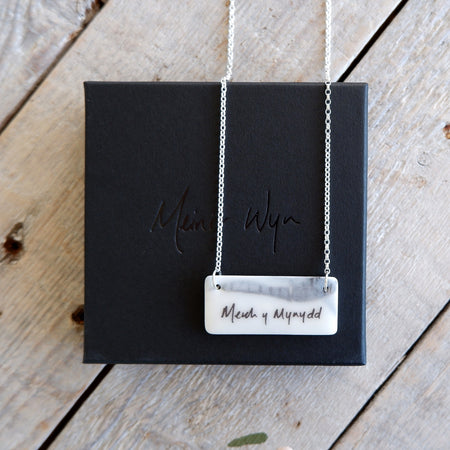 Merch y Mynydd