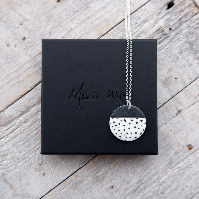 Black & White Spotted Necklace